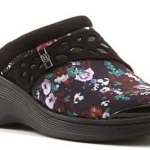 SOLD!!     Bzees Dolce Black Flowered Clogs